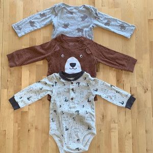 Bundle of 3 Carter’s longsleeve bodysuits - 12M